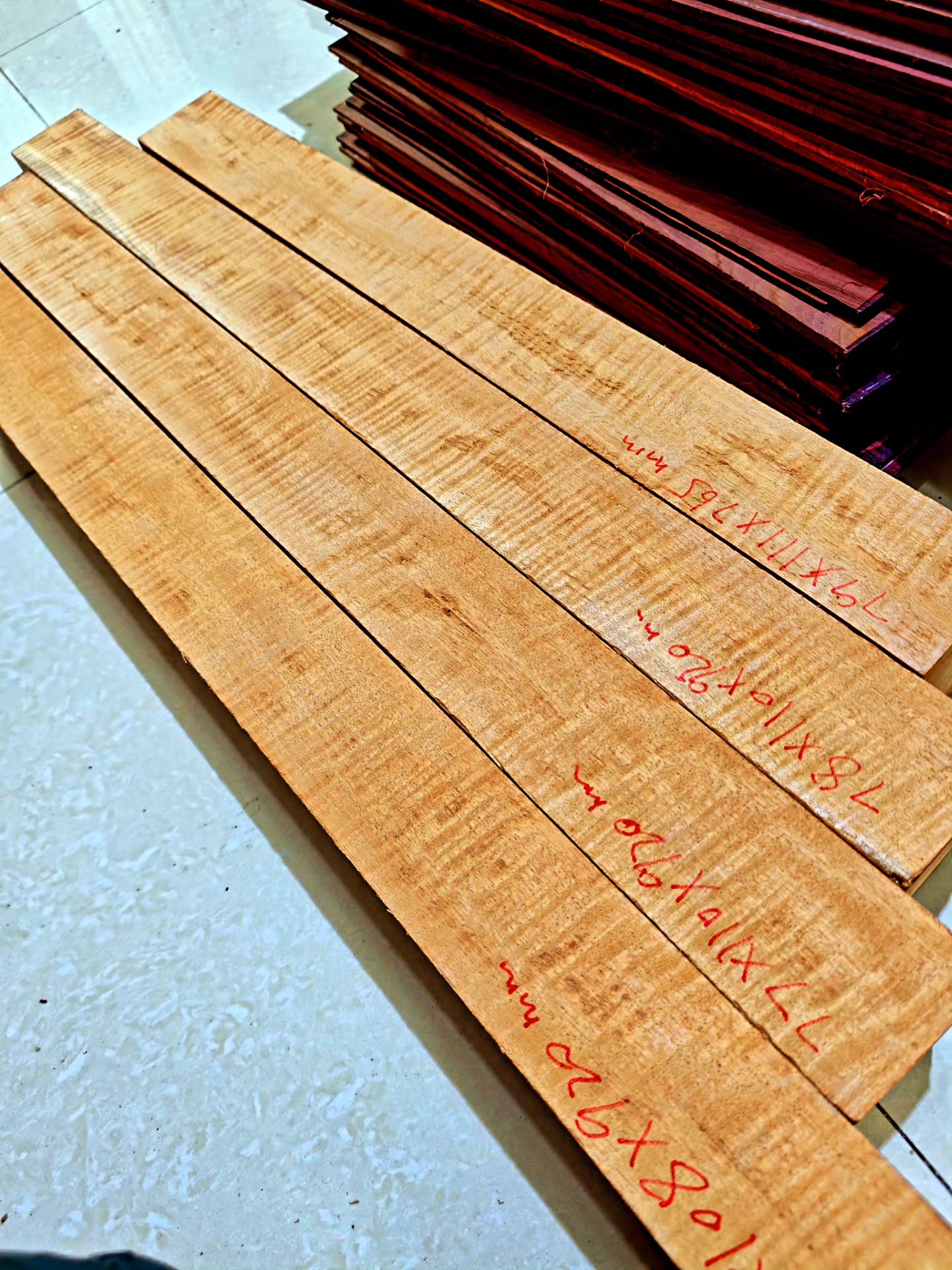 Curly honduran mahogany one piece neck blanks