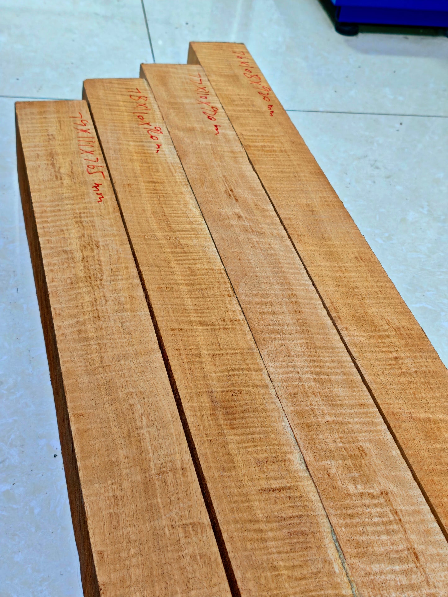 Curly honduran mahogany one piece neck blanks