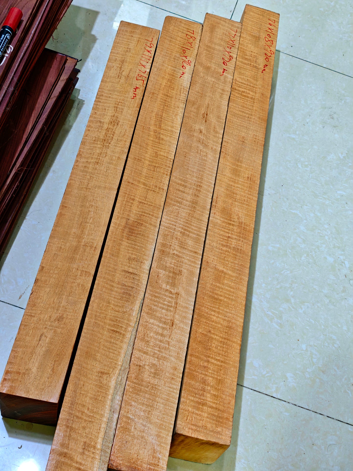 Curly honduran mahogany one piece neck blanks